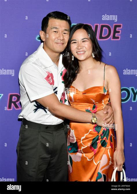 ronny chieng spouse.